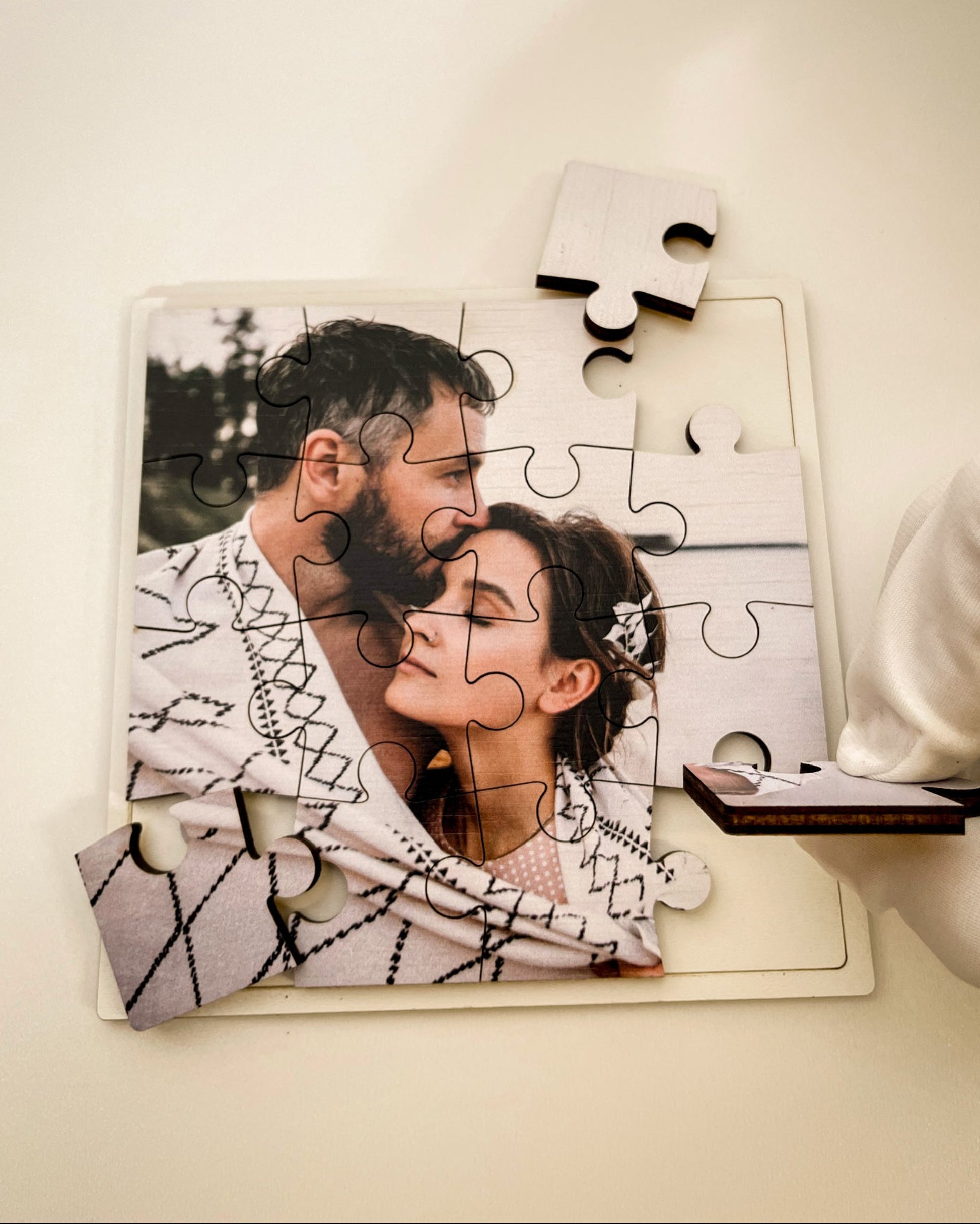 Puzzle personalizat din lemn cu poza ta – Cadou romantic