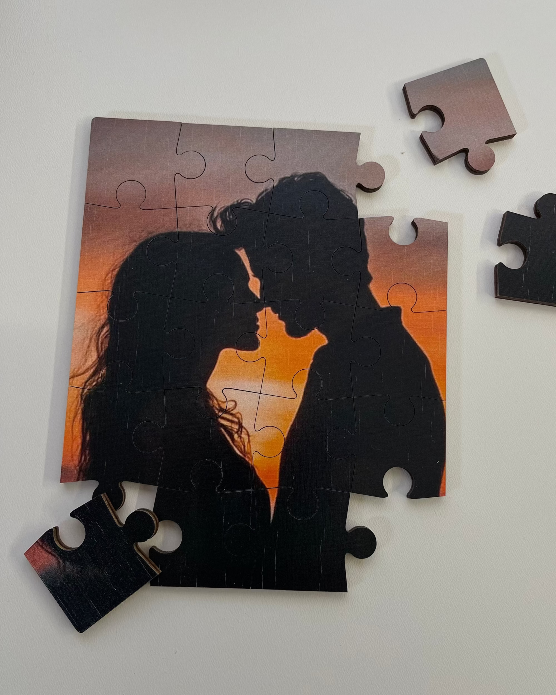 Puzzle personalizat din lemn cu poza ta – Cadou romantic