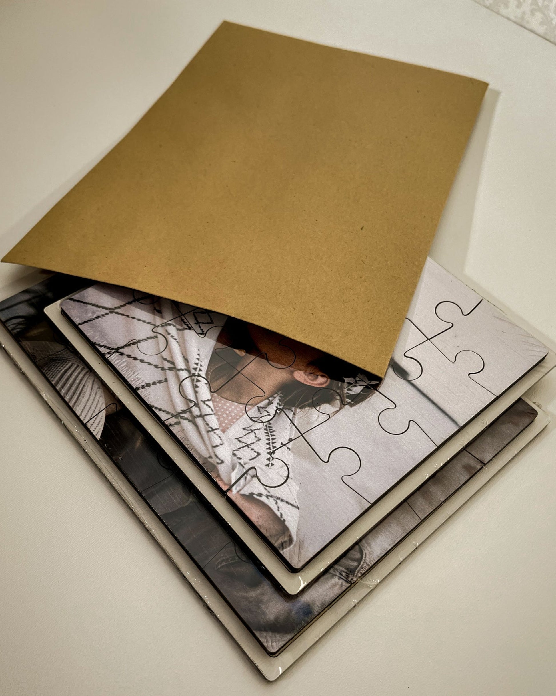 Puzzle personalizat din lemn cu poza ta – Cadou romantic