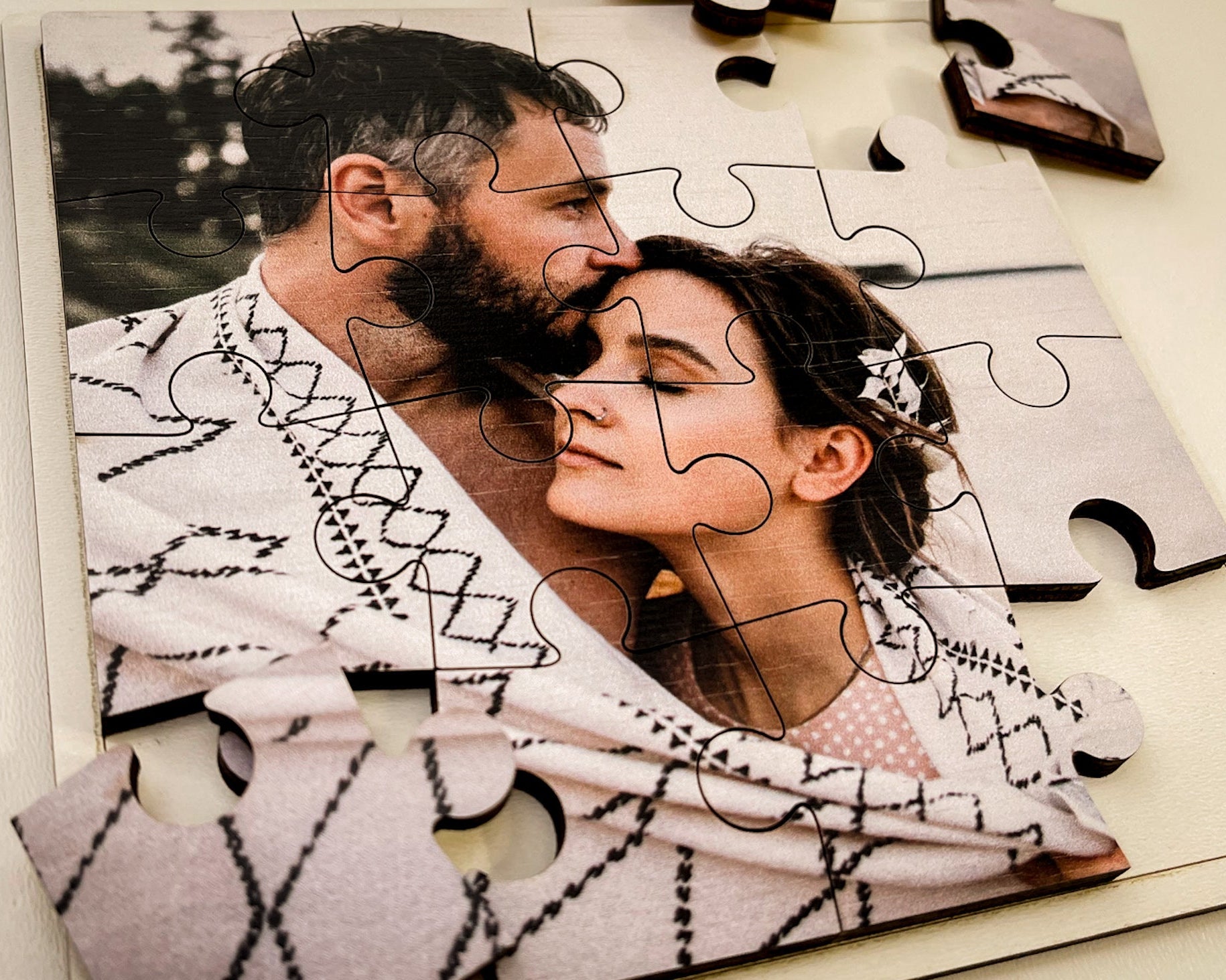 Puzzle personalizat din lemn cu poza ta – Cadou romantic
