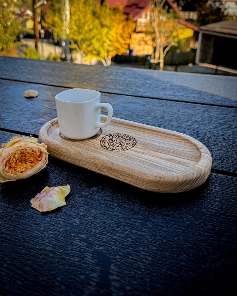 platou din lemn de frasin pentru cafea cu gravura decorativa