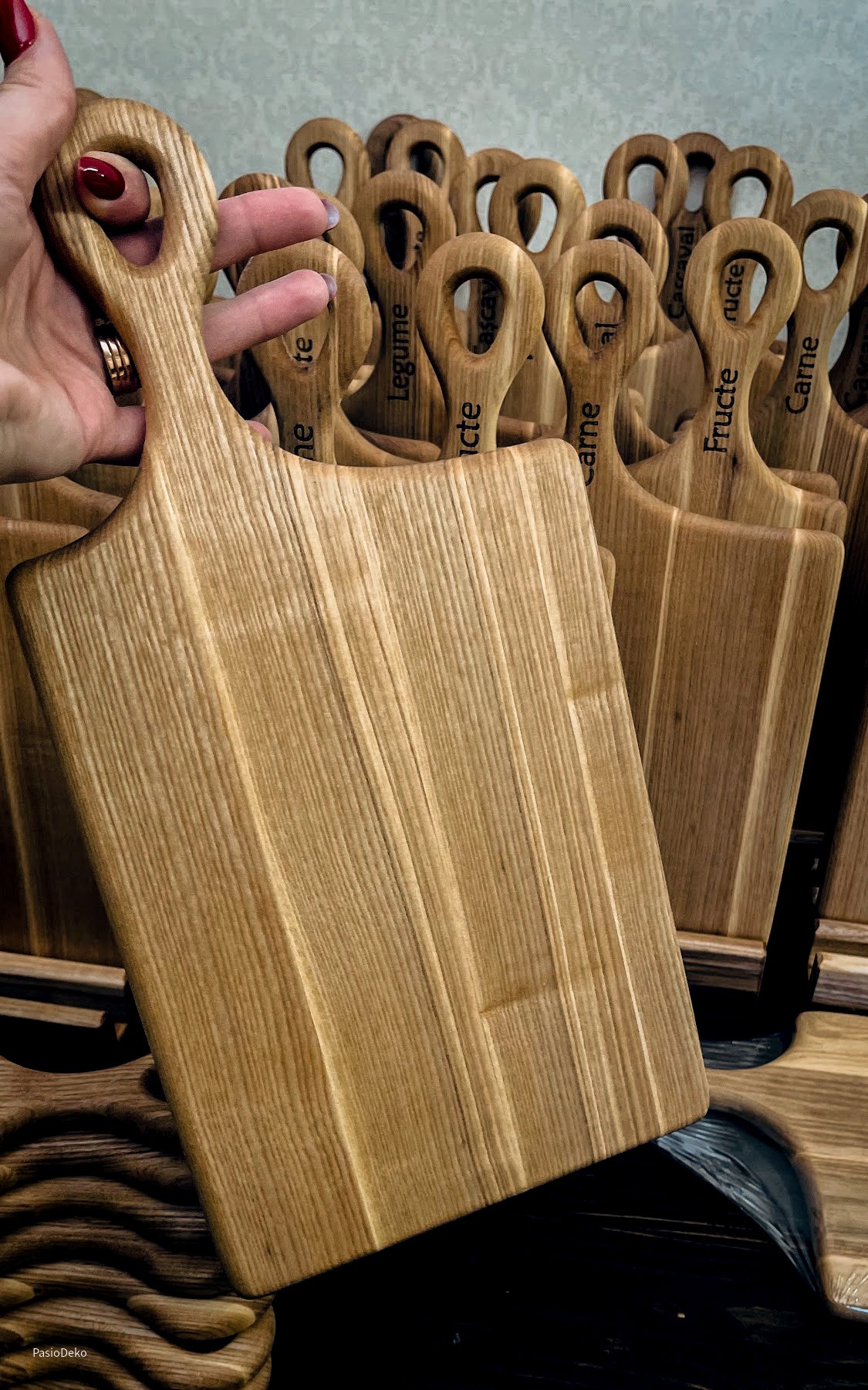 Tocător din lemn masiv de frasin pentru uz zilnic în bucătărie sau ca mic cadou util